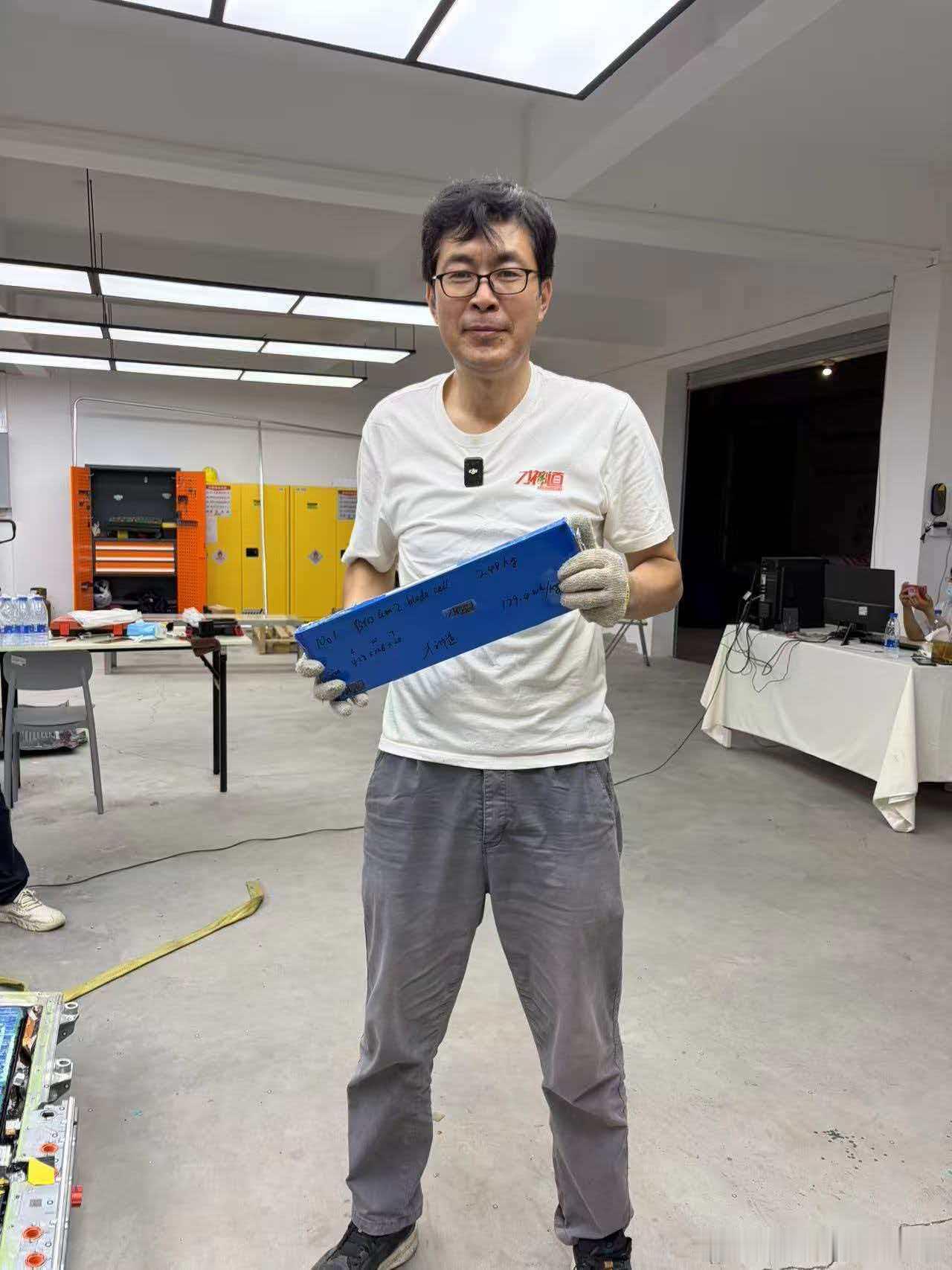 终于拆出一只比亚迪二代刀片，连续直播超八小时，地狱级拆解难度。比亚迪这...