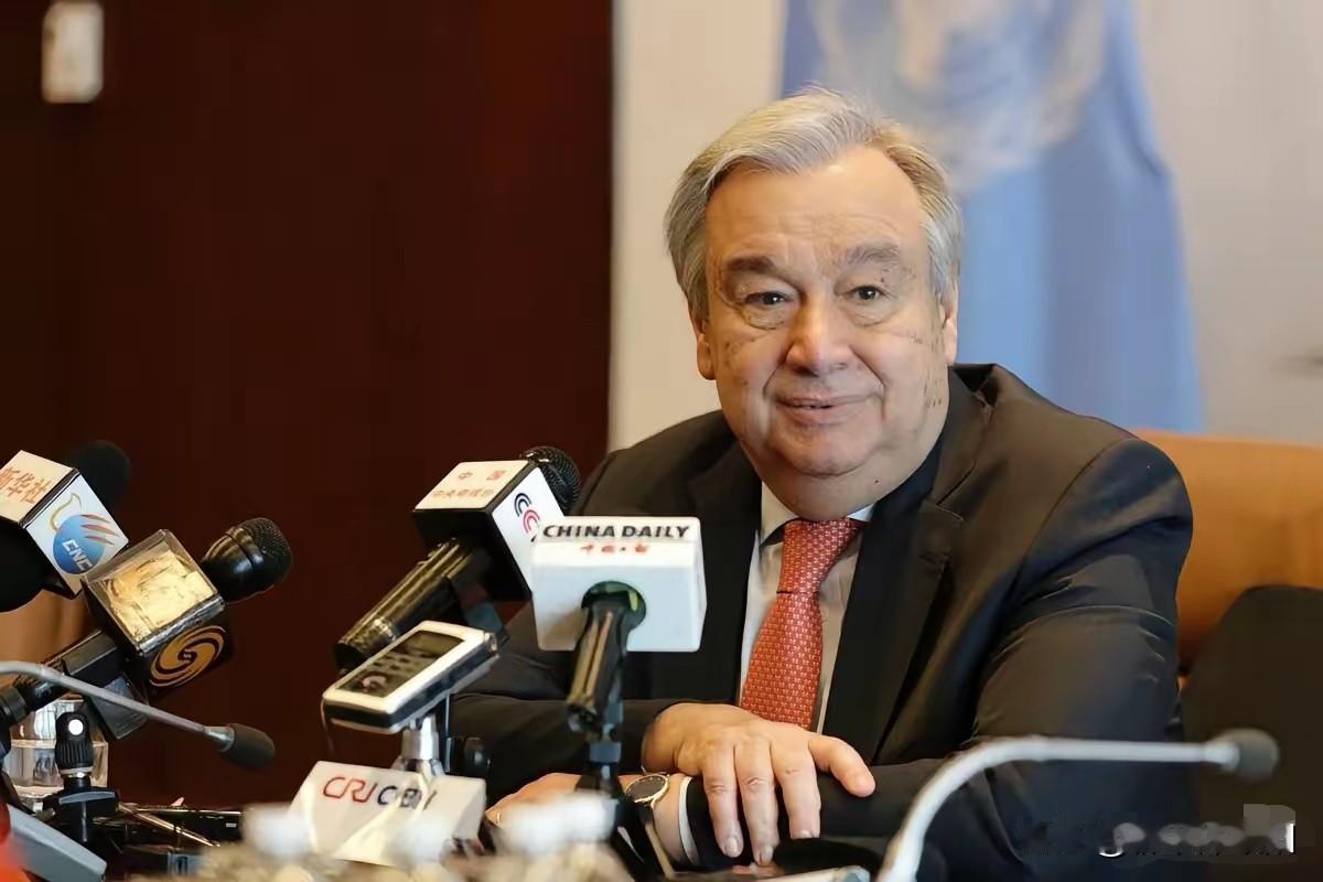 这时间卡得，简直神了。前脚几亿美元的会费刚划过去，后脚古特雷斯的麦克风就像是