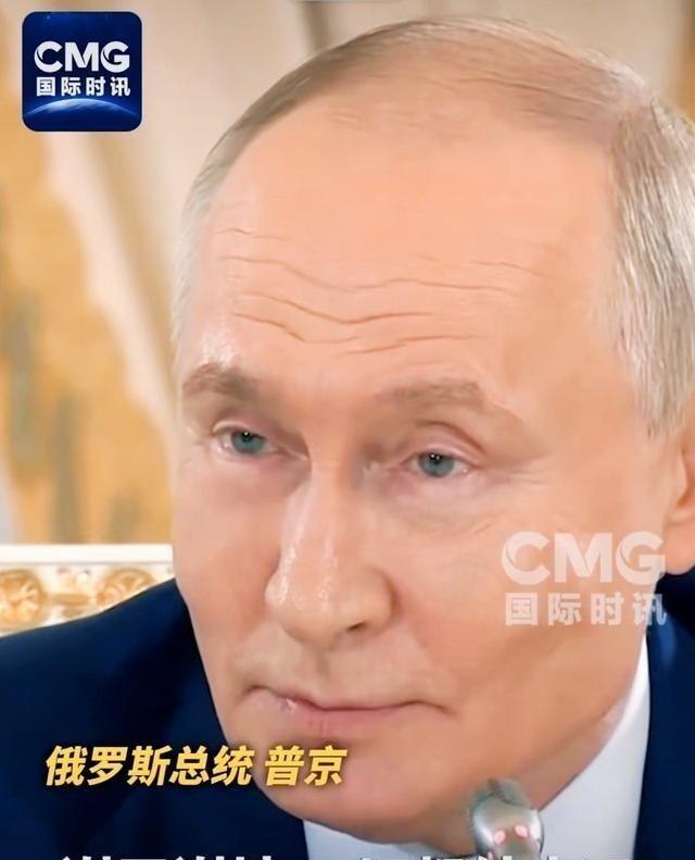普京终于说了大实话：四年战争，最该说“谢天谢地”的是俄乌自己。当着全球记者的面，