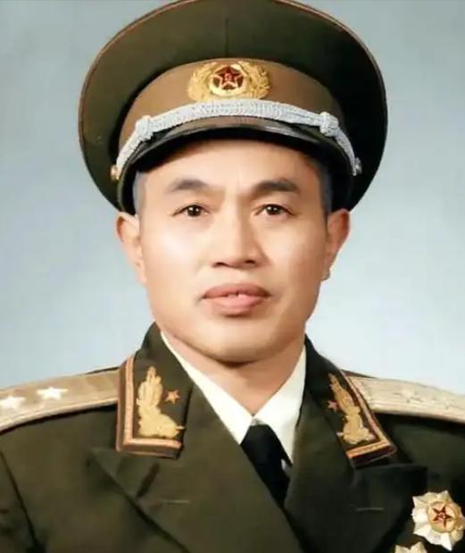 1944年，皮定均带着两个警卫员上了少林寺。他前脚刚踏进客堂，后脚就被几十个手持