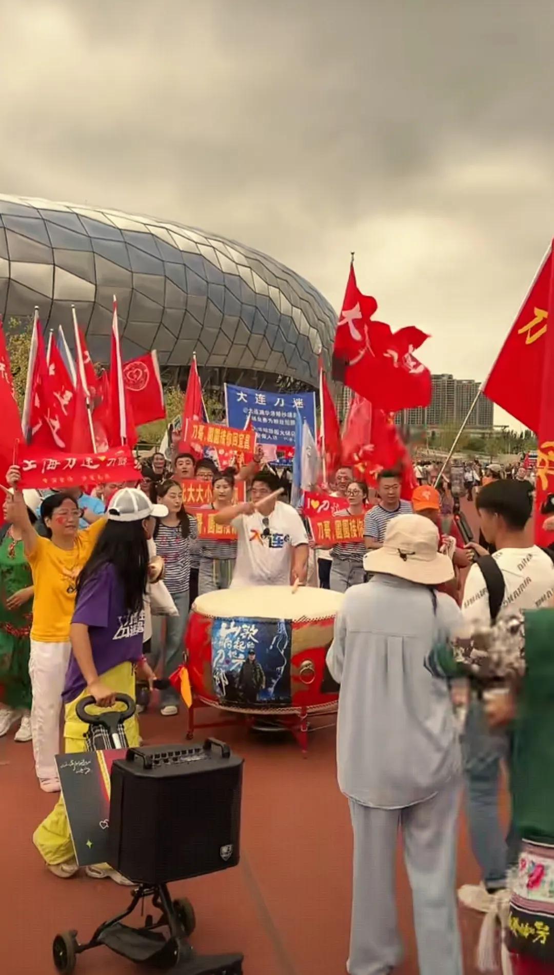 刀郎大连站演唱会圆满成功，在天时、地利、人和方面功不可没。具体来说昨天大连其它地