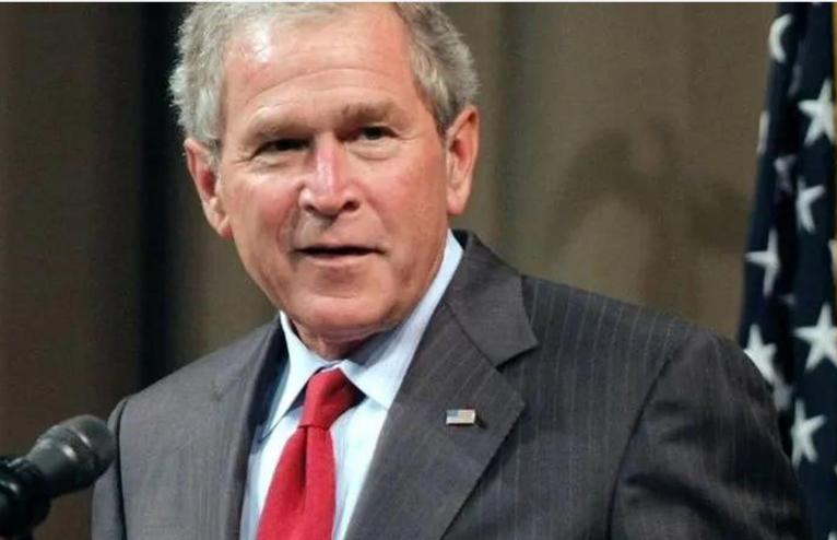 小布什在任时，解决了萨达姆，但来不及解决塔利班。奥巴马在任时，解决了卡扎菲，但仍