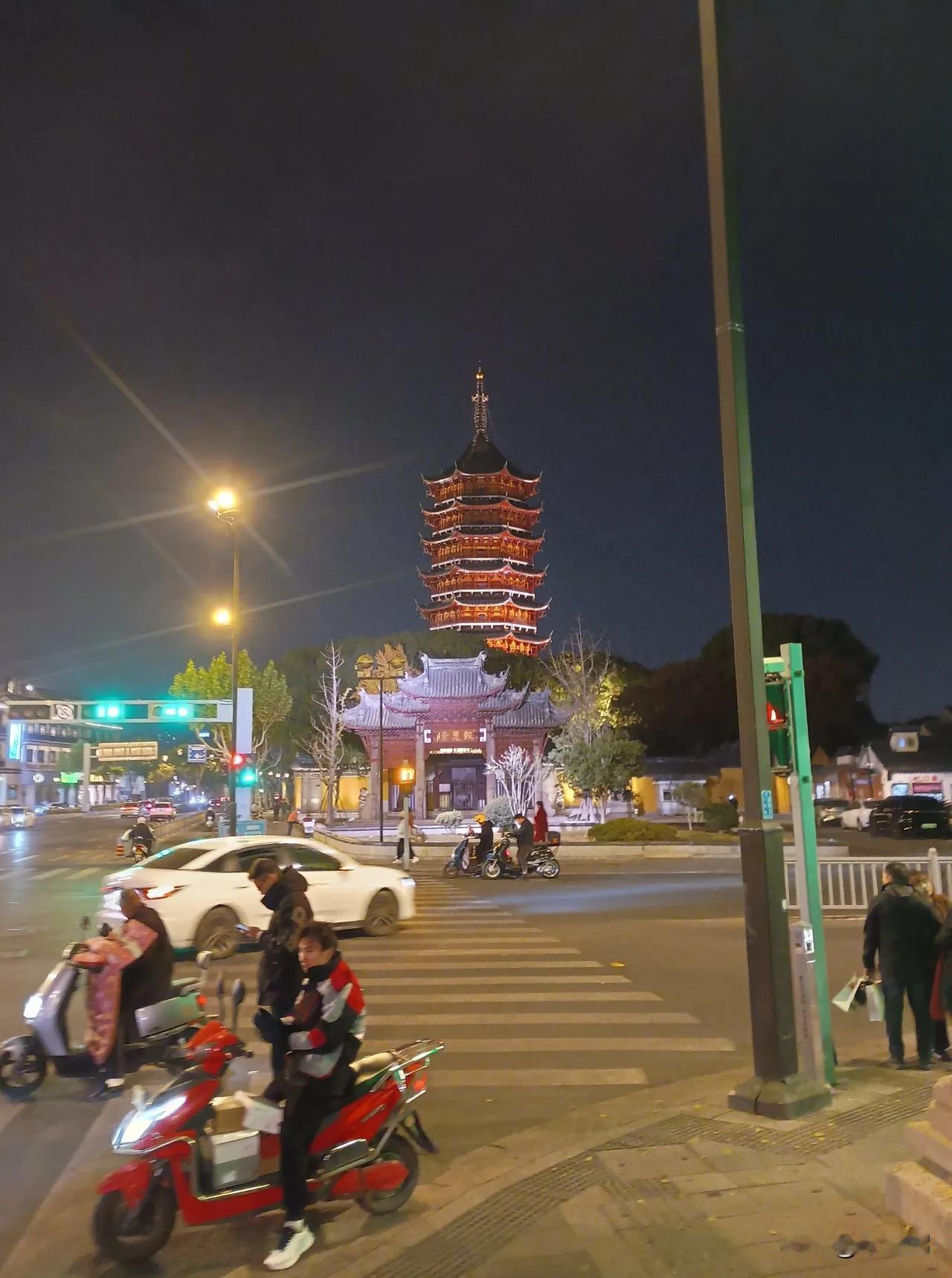 苏州公共自行车一日一变，前一天还能正常还车（图一），昨天站点就开始升级改造了（图