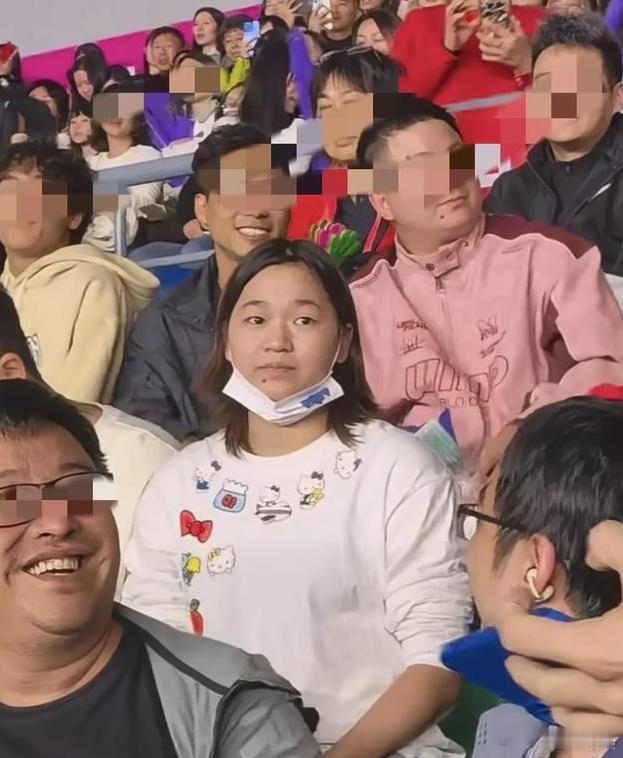 全红婵看刘清漪比赛化身迷妹全程星星眼激动尖叫曾一起跳霹雳舞今天全运会霹雳舞