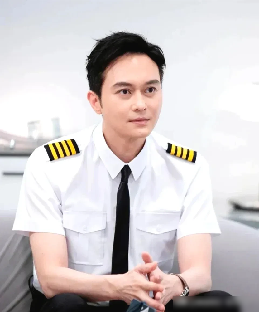 张智霖问袁咏仪：我带走儿子，和我爱上别人，哪个你更不能忍？袁咏仪先说爱上别人。结果张智霖诡辩几句，她