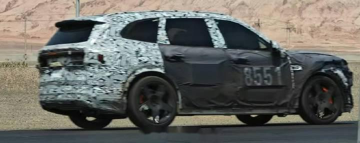 纯推测明年极氪先上8X，然后是009混动，都是浩瀚-S换代001要到27年的话，