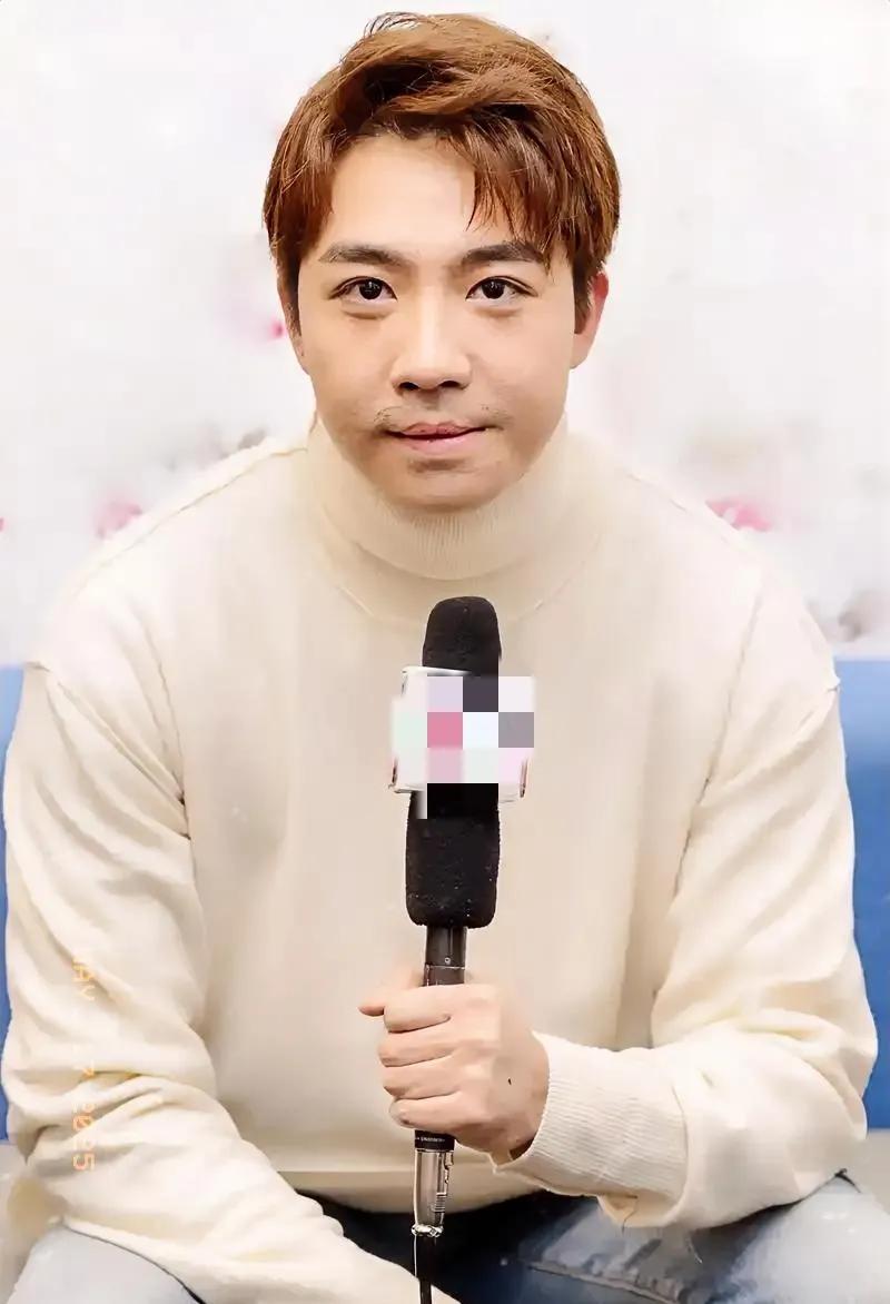 演员，俞灏明说，有一次医院院长亲自帮我换药，那时候我会因为疼痛忍不住叫两声，院长