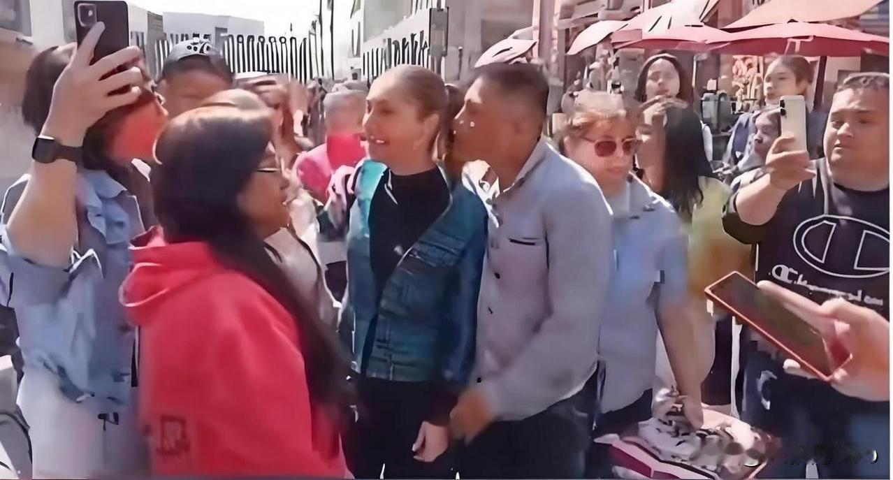 墨西哥女总统街头被摸！安保慢半拍，这背后有啥猫腻？11月4号，墨西哥总统辛