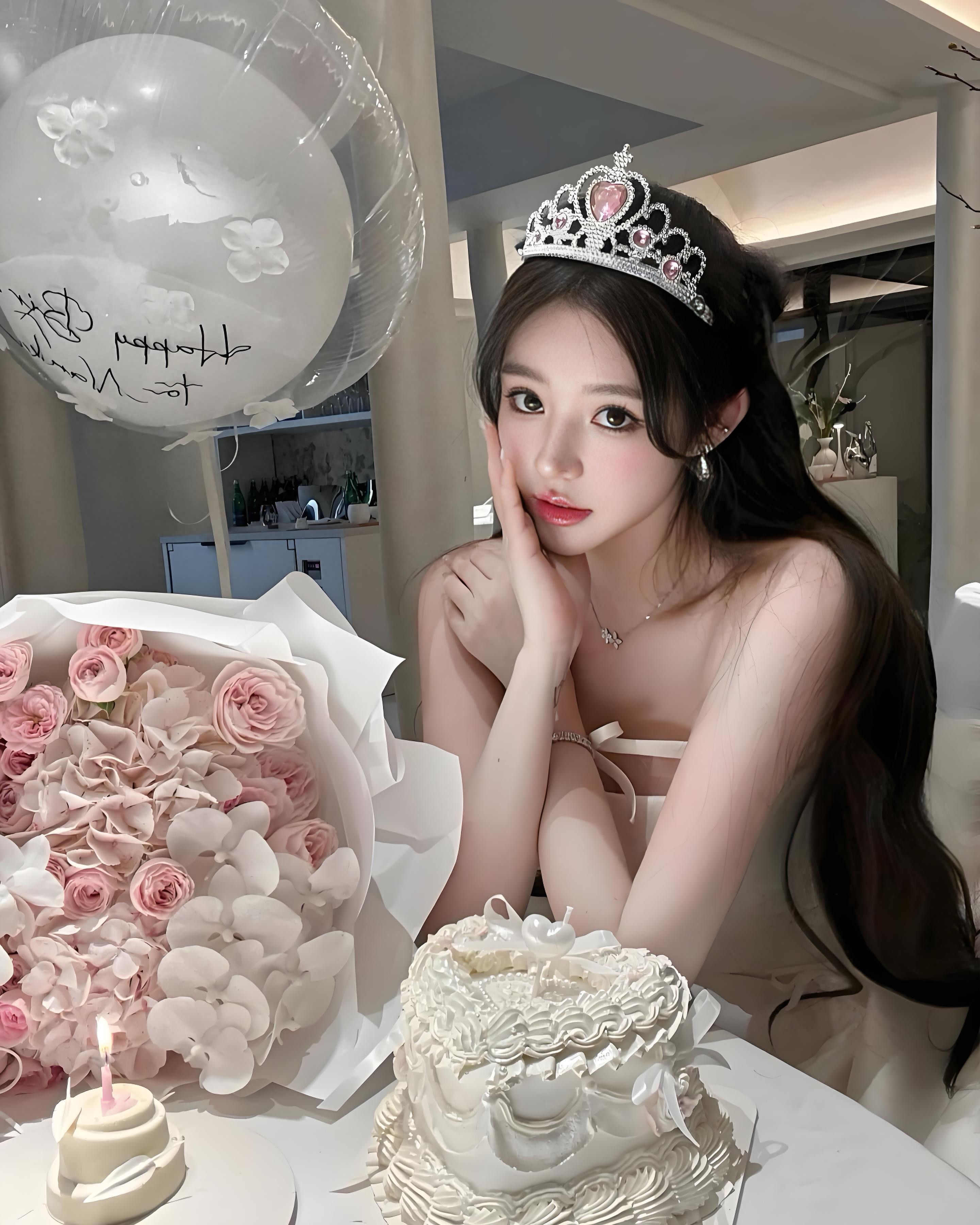 公主氛围感拉满！皇冠配鲜花蛋糕，生日仪式感爆棚​​​