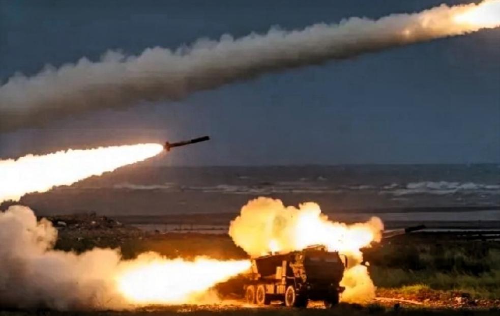台军首次向台海西方向试射海马斯。 6月10日上午，台军首次在台中大甲溪口西海