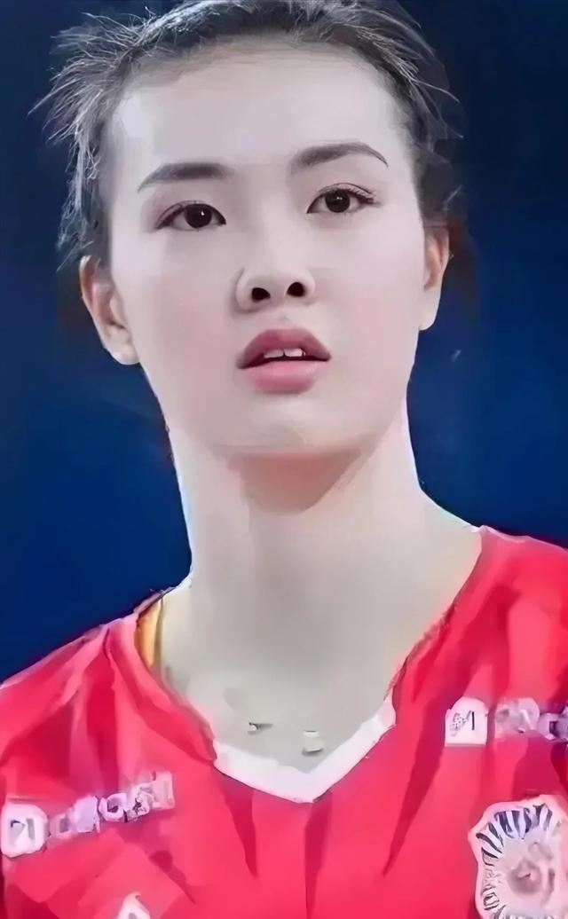 一代神女终将落幕，31岁的张常宁正式官宣退役，转而担任江苏女排专职教练。祝福她生