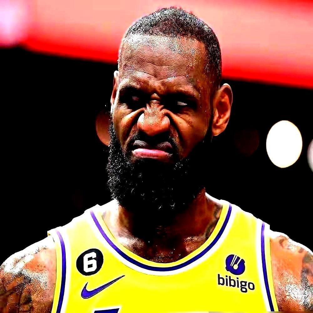 NBA为他改规则，裁判却联手黑掉他？终场前，哈登三分线外出手，格莱姆斯一巴