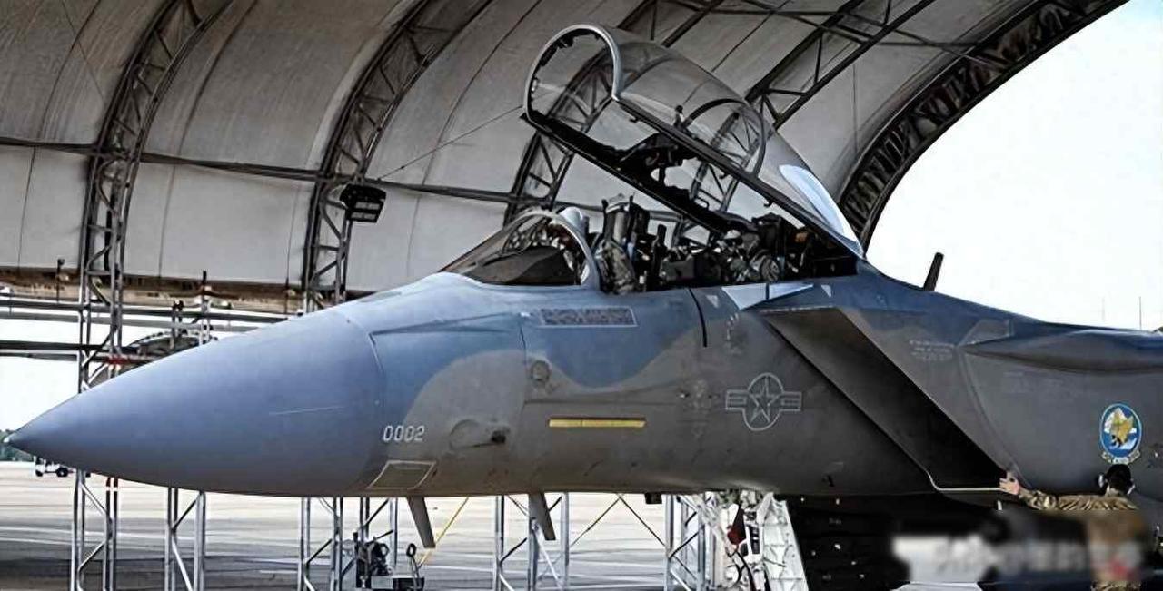 印尼突然改买中国战机，美国订单泡汤了，军贸格局悄悄变了2025年底，印尼政府