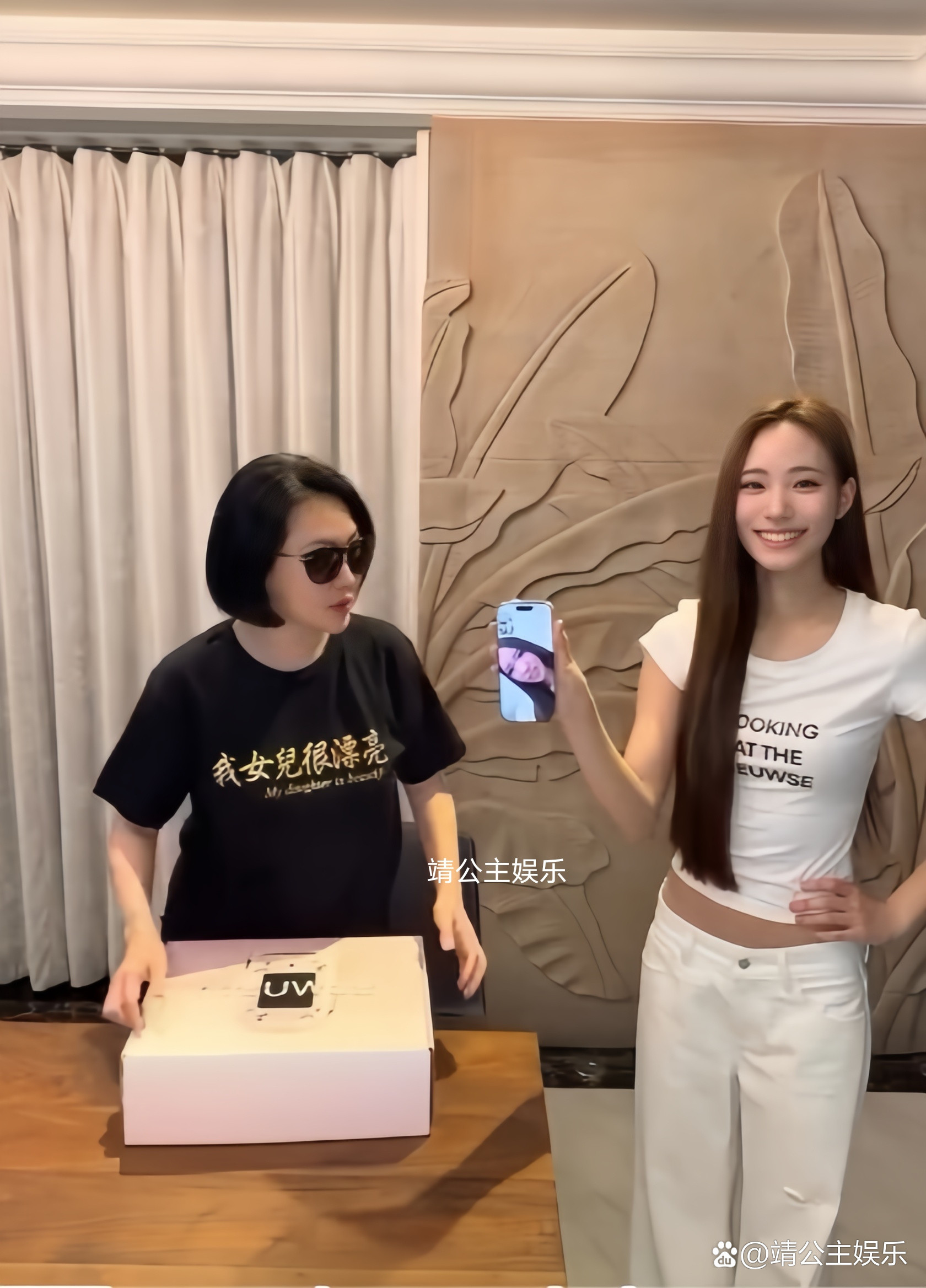 小S为大女儿自创品牌宣传，漂亮又有才华，真是妈妈的摇钱树！小S状态很好，依然自信
