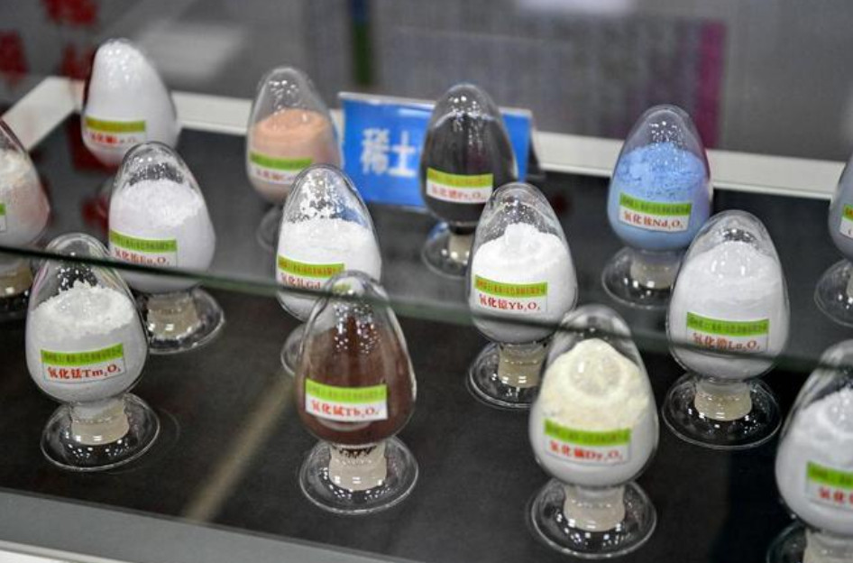 日本对华打响反击第一枪？多家日企停止出口光刻胶，东京期盼中方服软！近期，在中方全