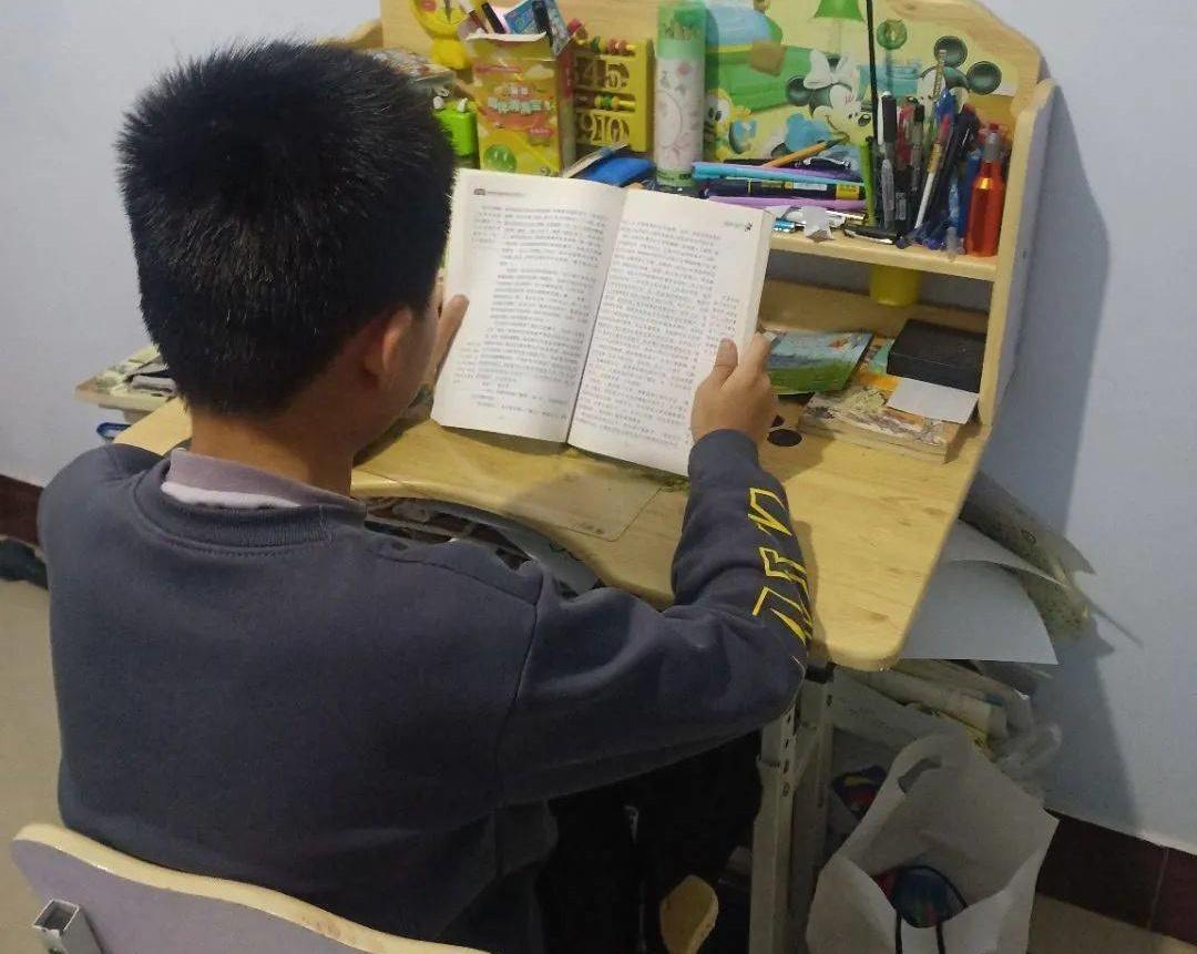 新初一各科这样学，成绩妥妥冲进年级前十！1、语文：先从早读抓起，每天20分钟，