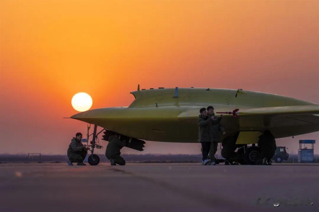 彩虹7，首飞成功！这一张照片堪称无敌了！这一张，彩虹7与太阳的合照，看起来太