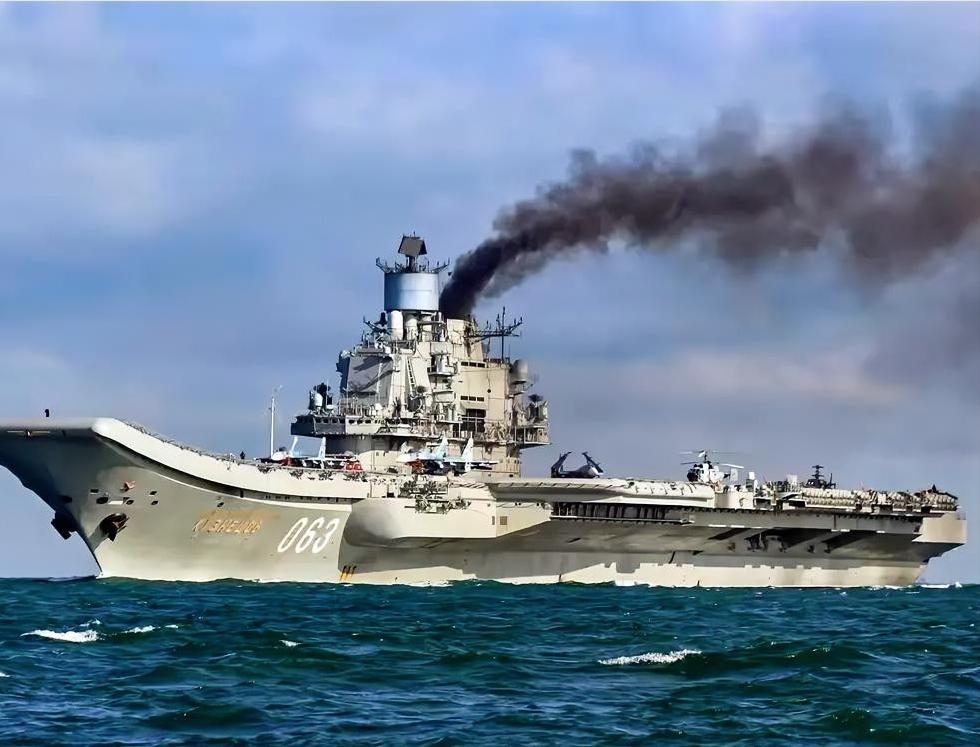 被西方称为“超级煤炉”，并笑话说“敌人在百里之外都能靠烟雾找到它”的俄罗斯，库玆