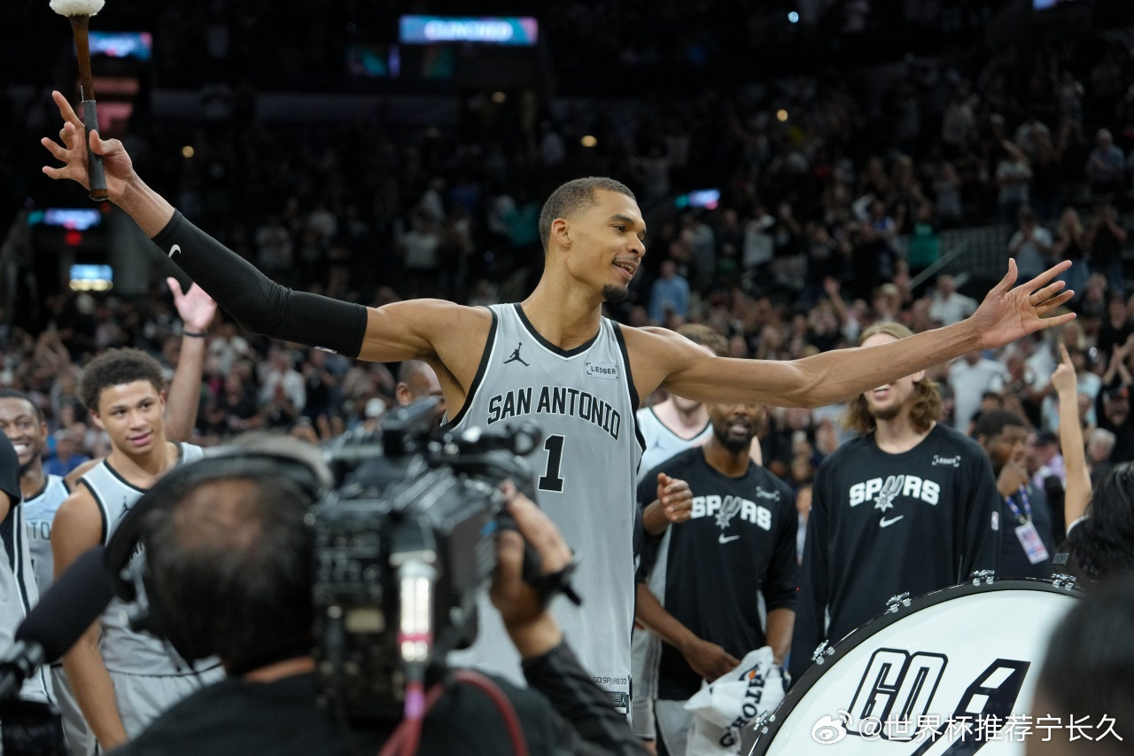 马刺的这个重建过程，丝滑的有点过分了：邓肯16年退役，16-17赛季马刺还是夺冠