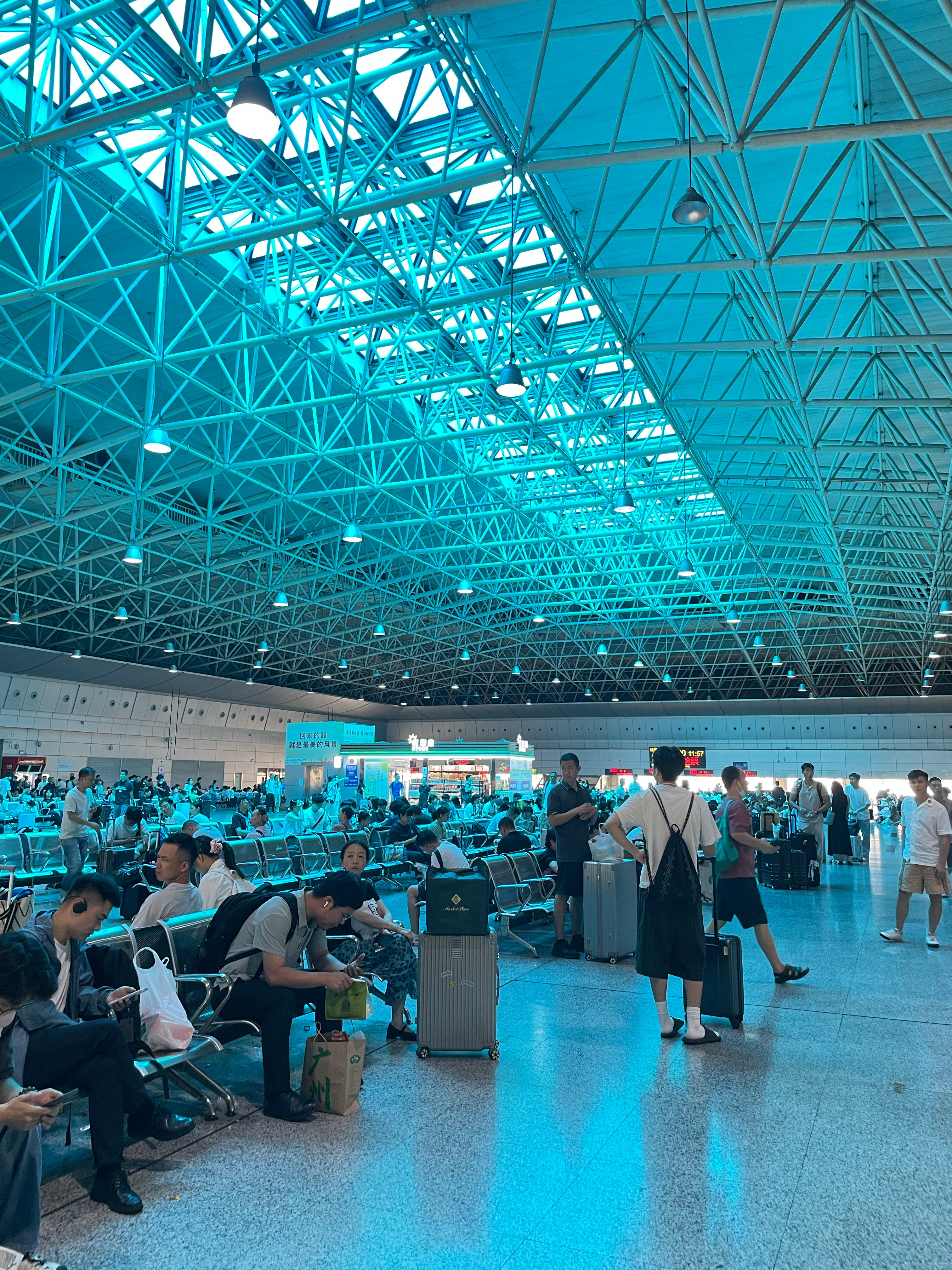 广州东你这个灯还能再阴间一点吗