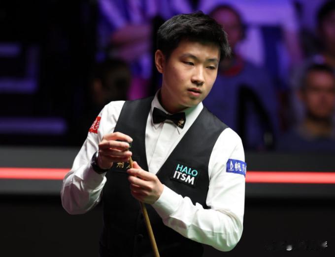 央视用转播告诉你，现在谁才是一哥。英锦赛第二轮，赵心童和丁俊晖同时开打，央视五