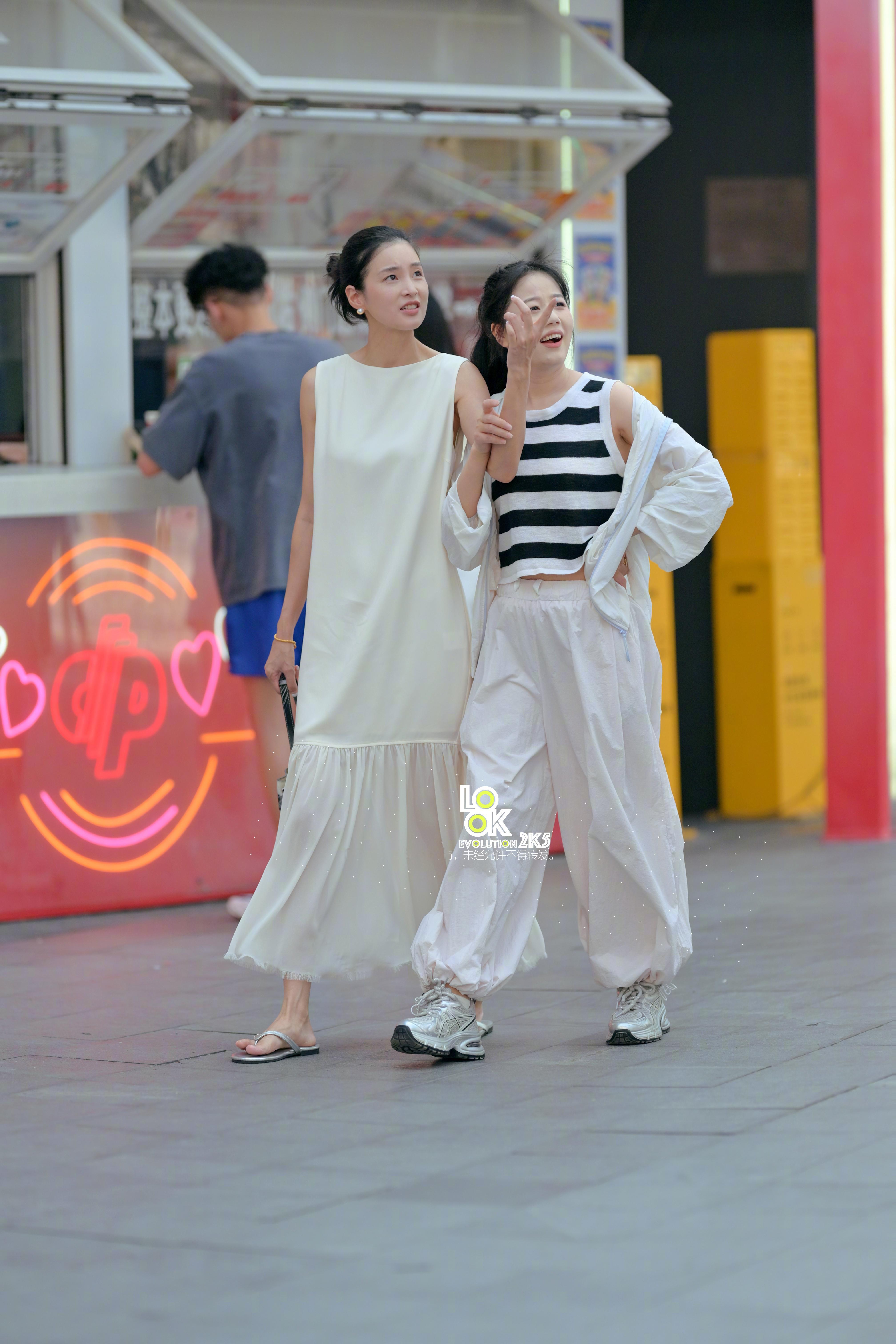 在看什么呢？​​​