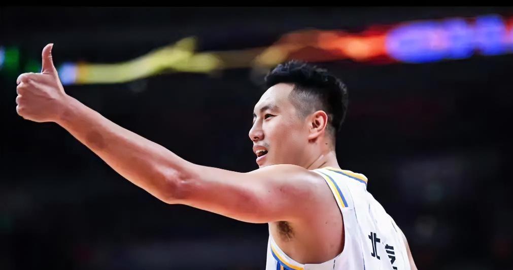 太可惜！北京84-90惜败山西，但这2位球员是球队仅存的颜面！1. 翟晓川，老