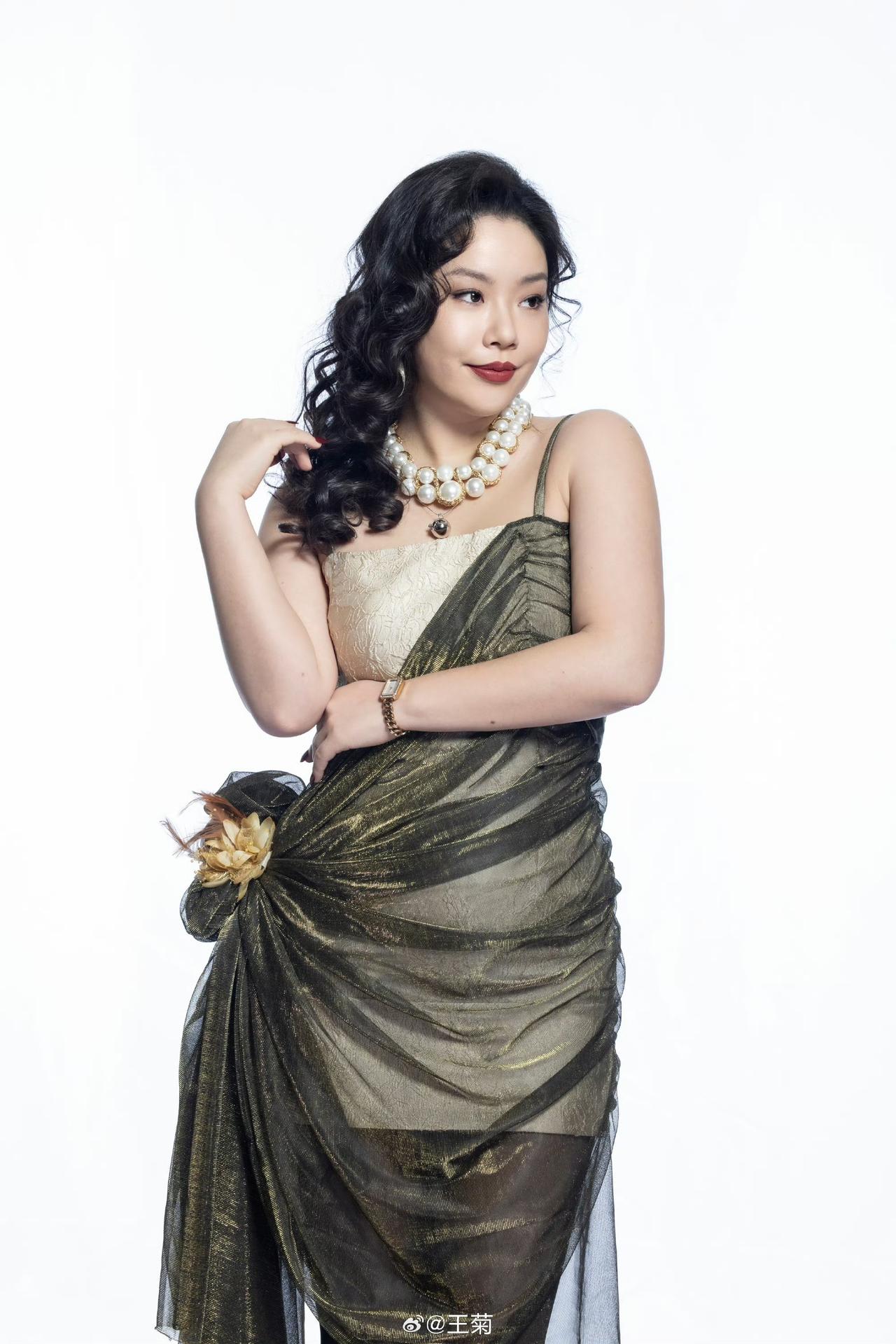 谁还没被王菊惊艳到！当年参加节目被说不适合女团，如今33岁直接爆改逆袭，颜值气质