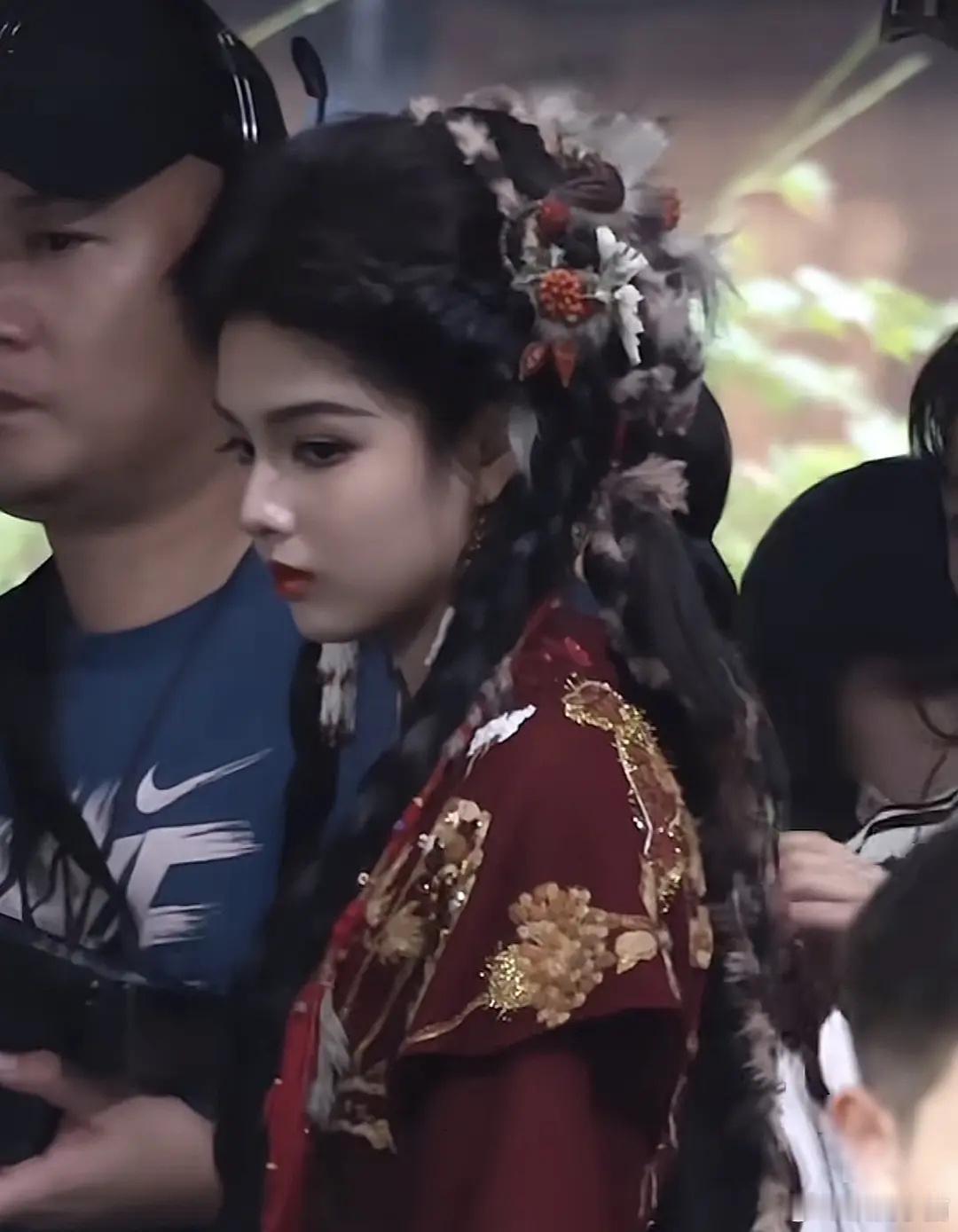 艾米这眼神好像学生时代的那种大姐很有气势