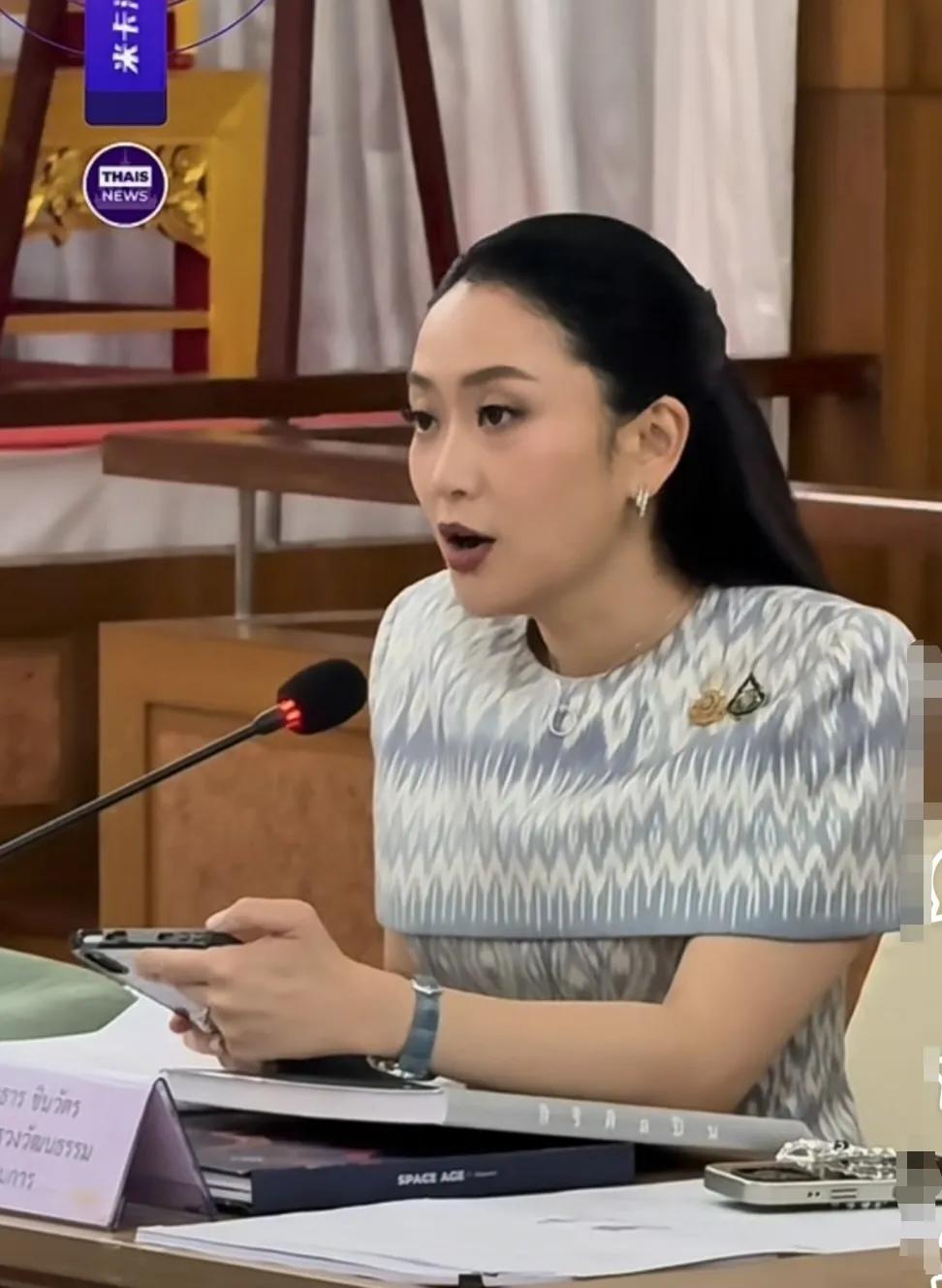 新官上任三把火，8月27日，佩通坦以文化部长身份首次在文化部主持会议，主持国家艺