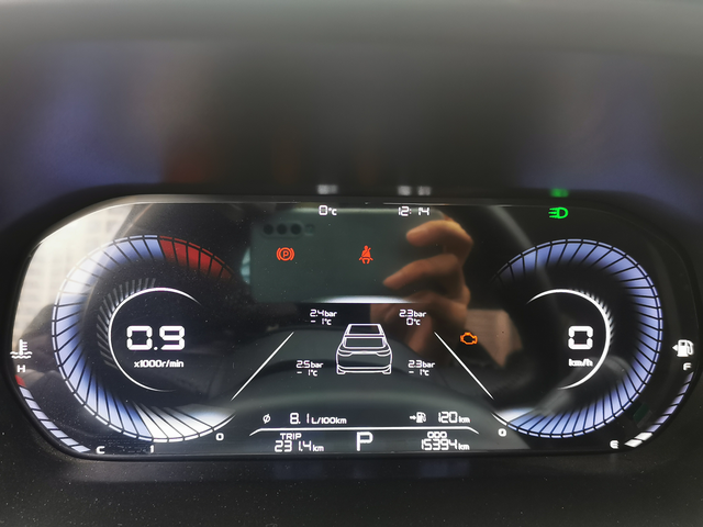 22款帝豪发动机故障灯两年了，点火发动机故障灯亮了，求解