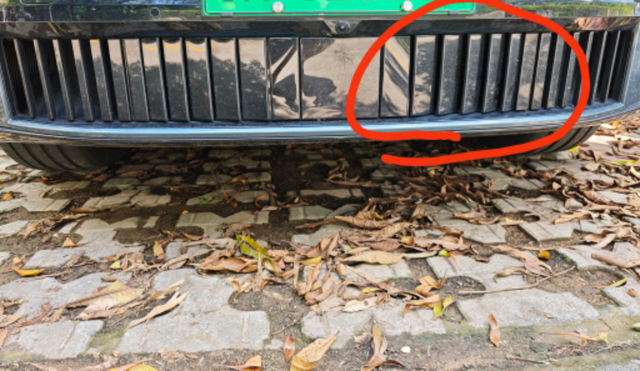 领克900一万公里小结1)无线充电面板出风口等于没有功能，灰尘碎屑收集器属于