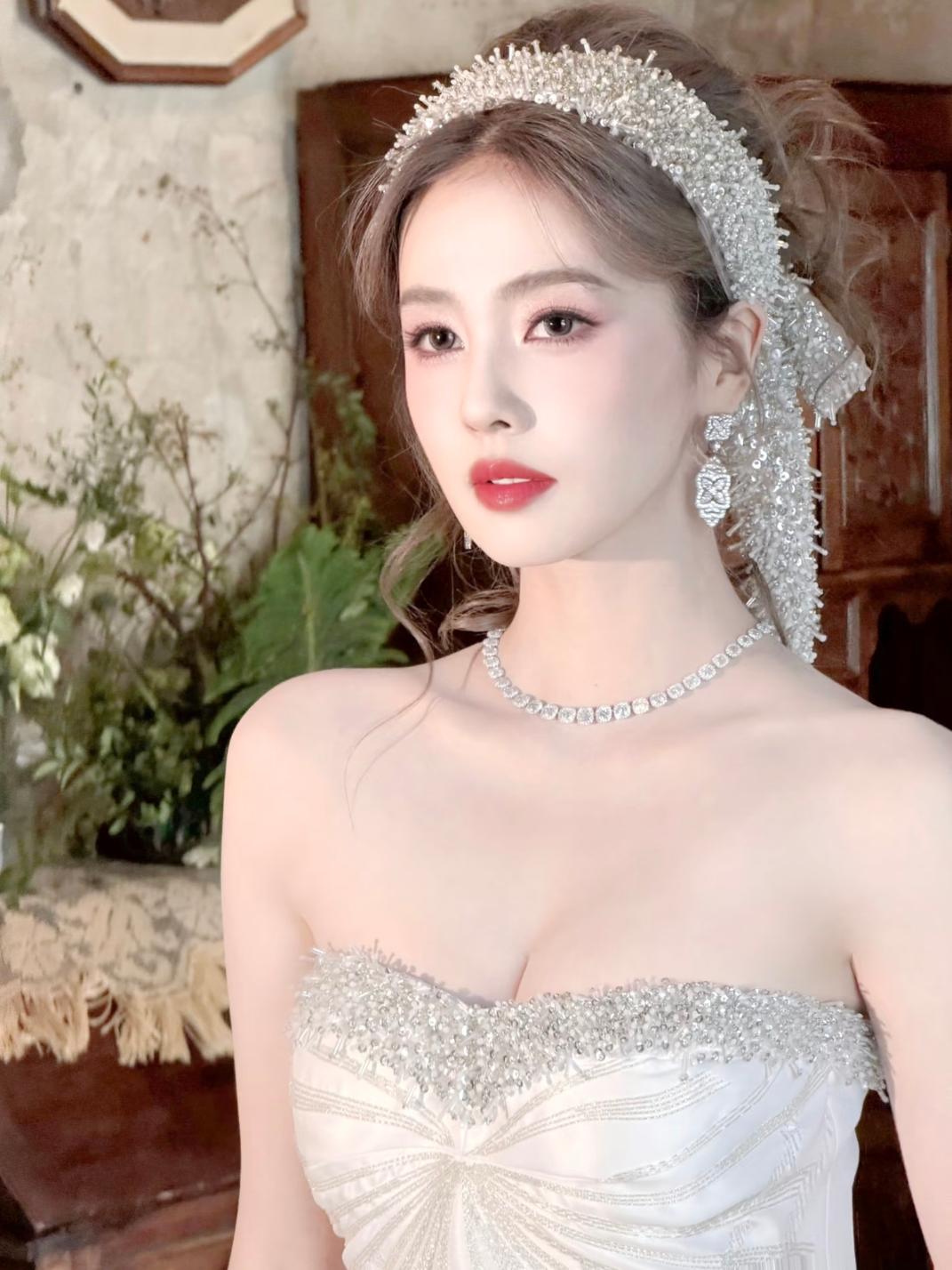 我最想不通的人就是白鹿了，她作为一线女明星，不争番位，不吵CP，反而号召大家