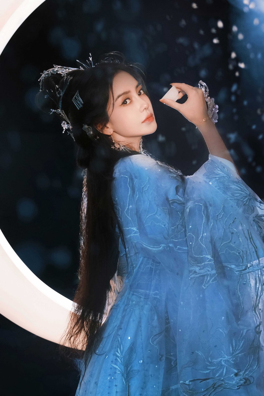 angelababyangelababy你是我荒芜心田里的一抹月光，温柔了每