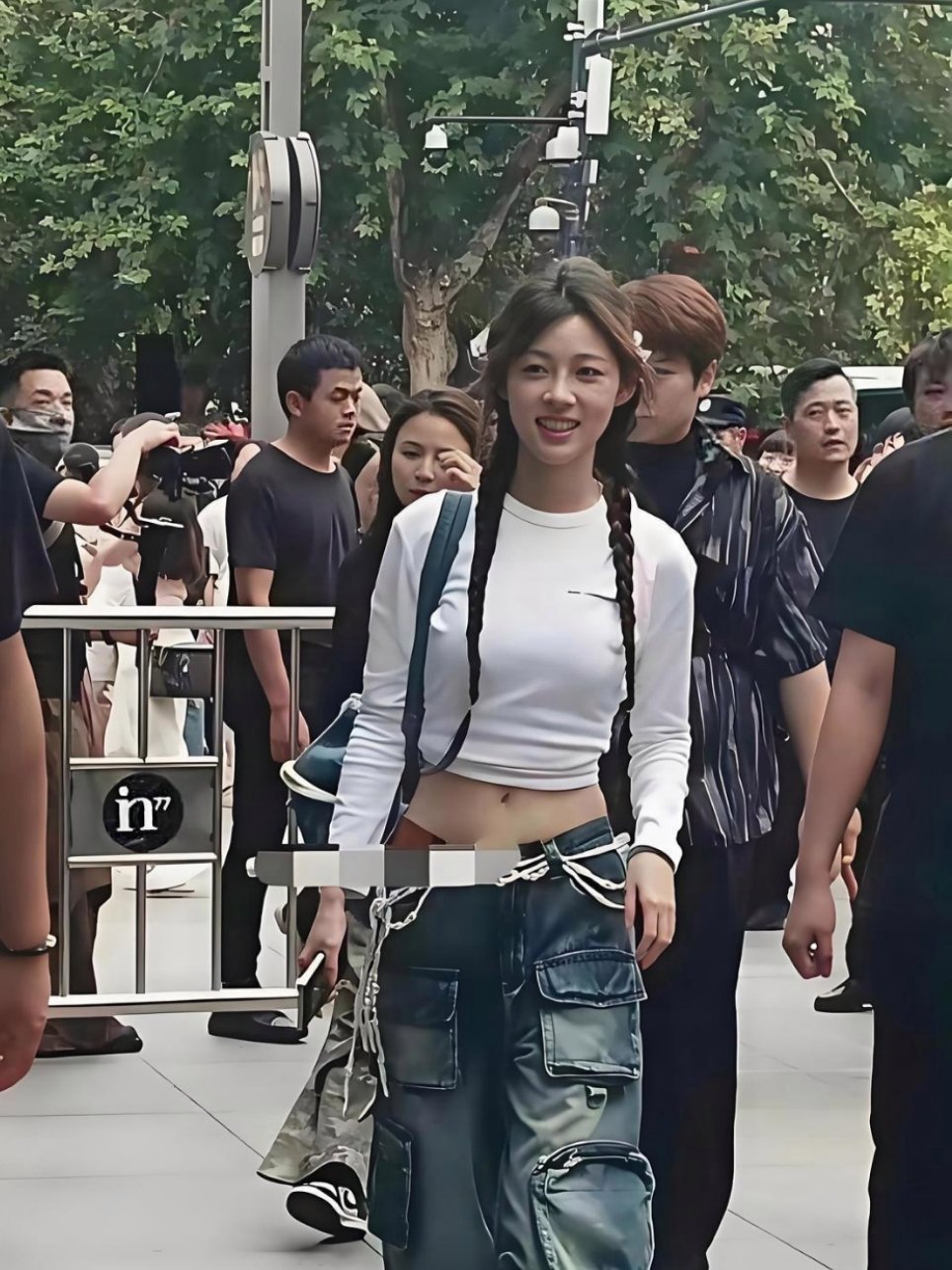 痞幼真人露相了，模样挺有气质，看着很亲切自然。