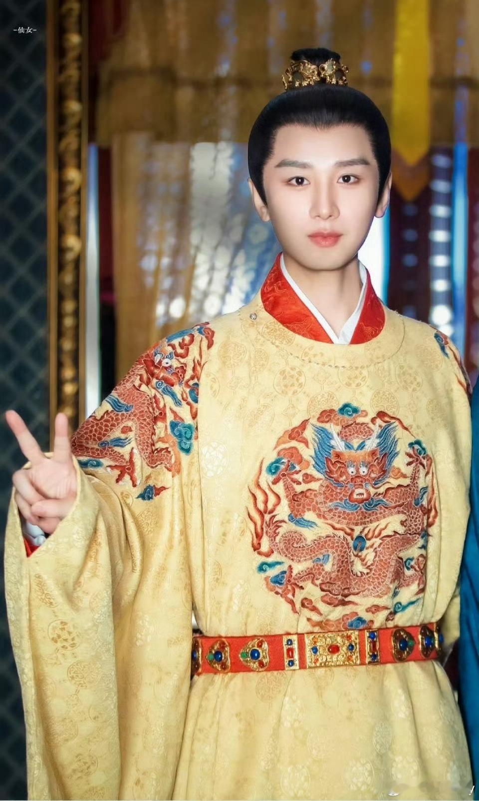 成毅两京十五日cy成毅朱瞻基这让人想起敦煌莫高窟的匠人：当西域驼铃带来纷争时，他