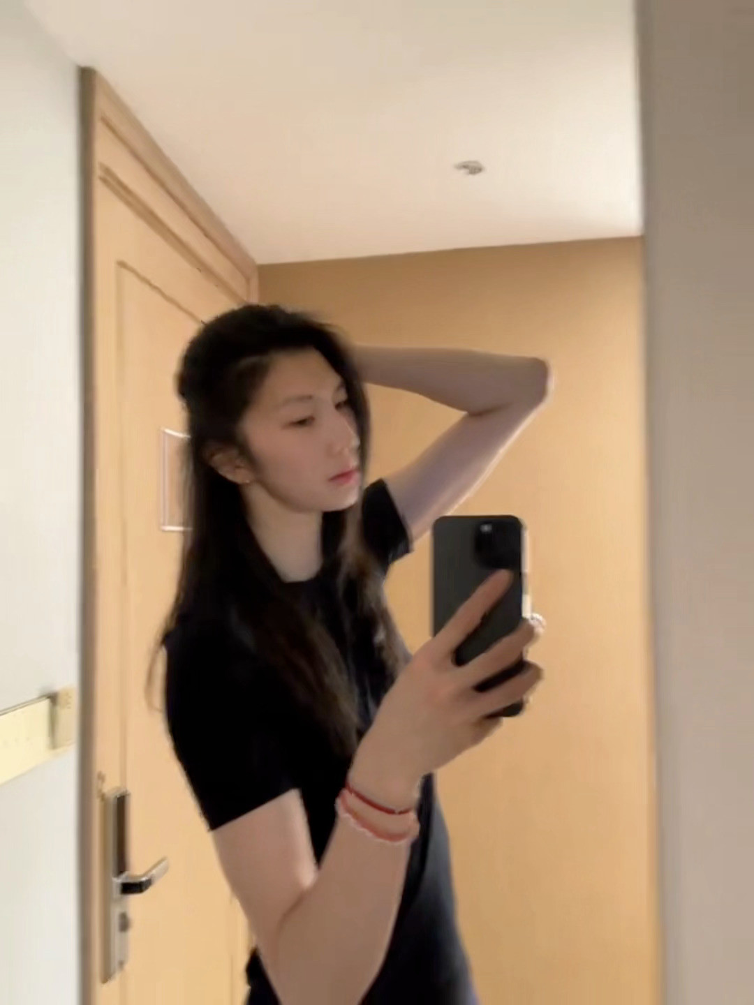 自从不小心漏了次腹肌