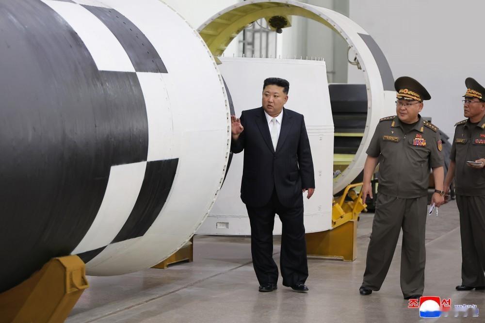“利用碳纤维增强塑料的新型固体发动机最大推进力为１９６０ｋＮ，计划将用于“火星炮