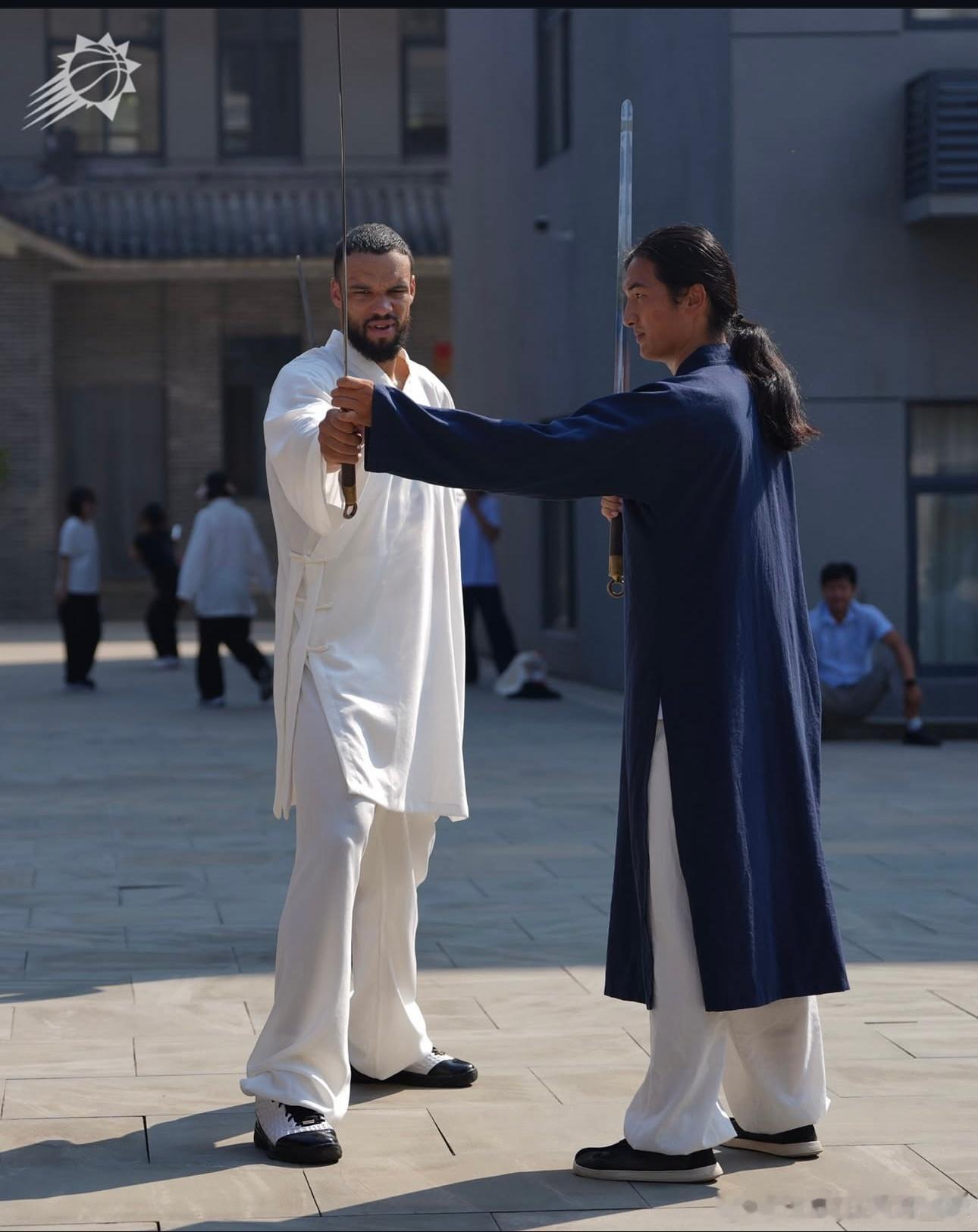 继文班亚马上了少林之后，狄龙布鲁克斯也去了武当。看着好邪气[笑着哭][笑cry