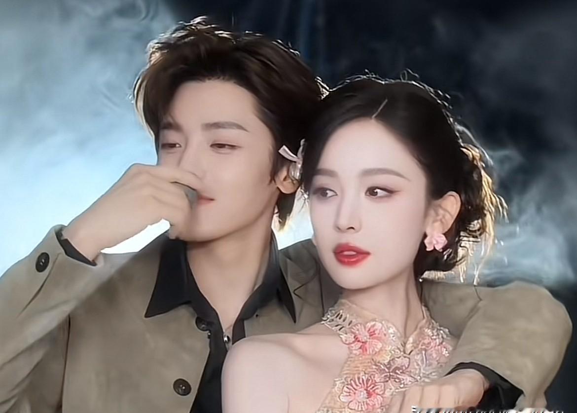 侯明昊最近在影视作品中的“CP感”惊到不少人，从《逍遥》《玉茗茶骨》到最新的《锦