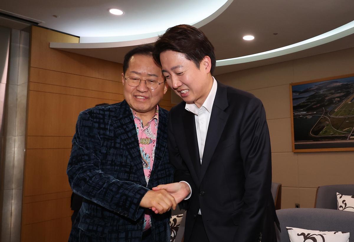 “李在明对李俊锡”？李俊锡送别洪准杓，宣称要继承其政治梦想改革新党总统候选人