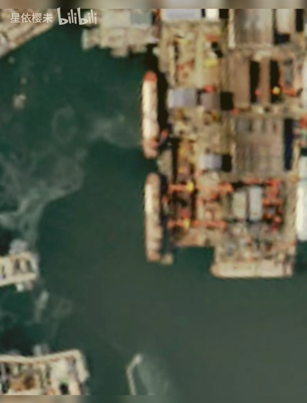 昨天的004卫星图舰尾已经开始收缩，还差一截按目前的搭载速度，春节前水线下就