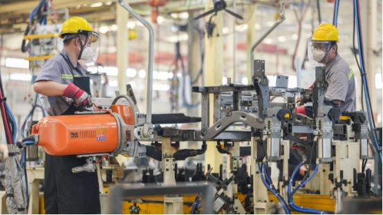 中国为什么让世界惧怕？英国教授：你去看看中国的上班时间，你就懂了？中国速度发展的