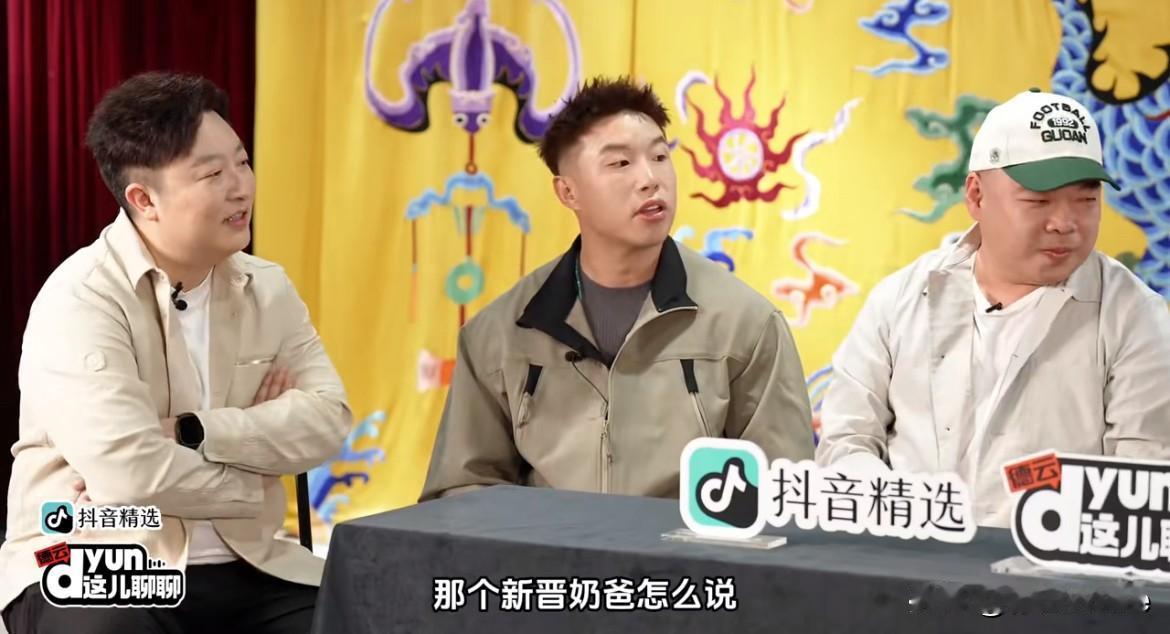 5月14日，何九华分享与女儿的相处日常作为经常不着家的新晋奶爸，何九华表示自己
