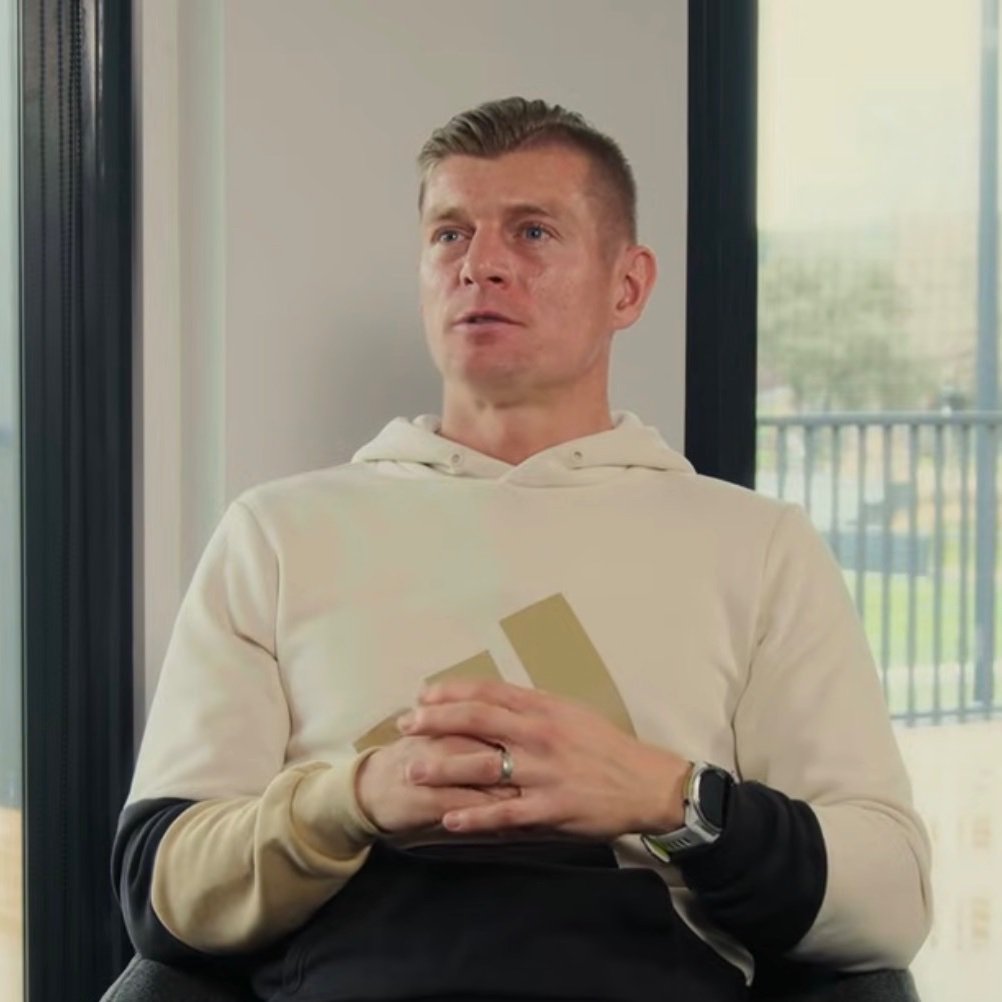 克罗斯的快问快答：“职业生涯中遇到的最佳教练——安切洛蒂。世界上最棒的球场——伯