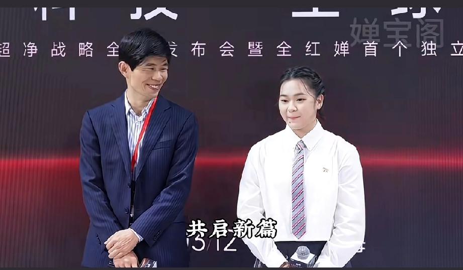 假小子变身为青春少女的全红婵，迎来了自己成年之后的首个个人代言。全红婵202