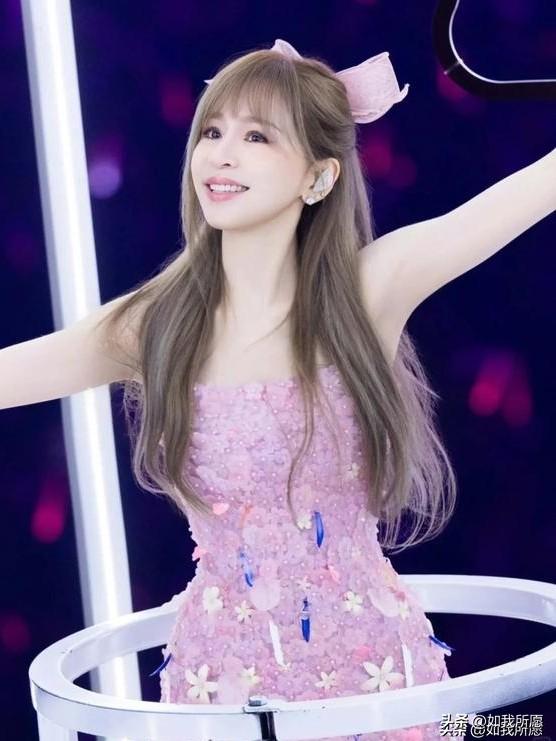 别光羡慕王心凌翻红，她低谷期做的这件事，比中彩票还难！很多人都说王心凌能