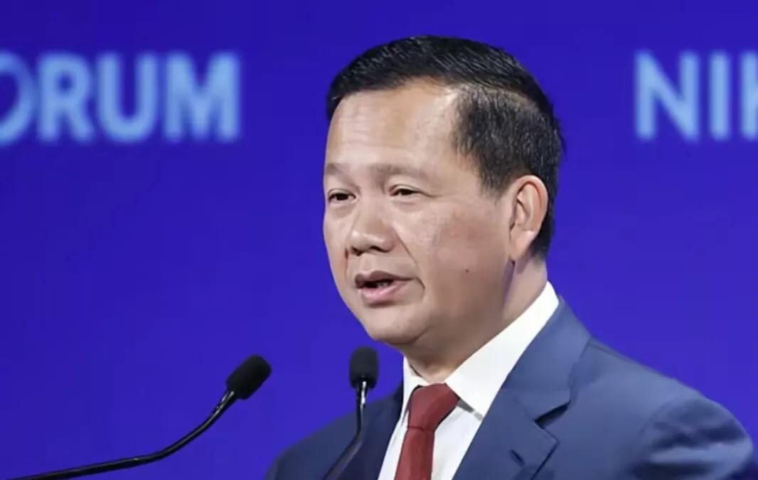 这么快就顶不住了？柬埔寨与泰国爆发冲突第二天。首相洪玛奈一边安抚好民众情绪，