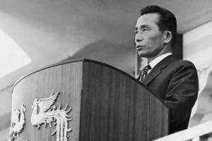 1968年，朝鲜半岛局势达到最紧张的状态，朝鲜挑选了31名精英组成敢死队，秘密越