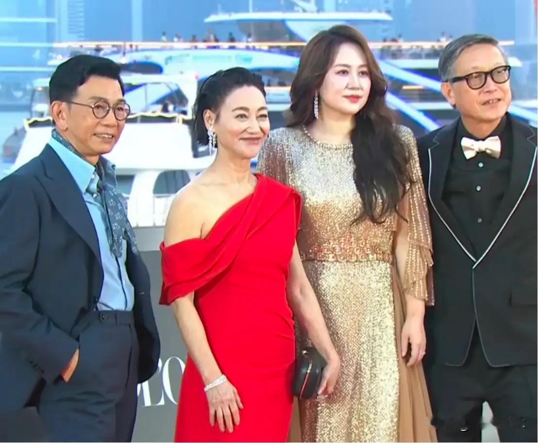 近期现身的马丽又发福了，这珠圆玉润的看着估计得有150斤以上。不过虽然发福了很